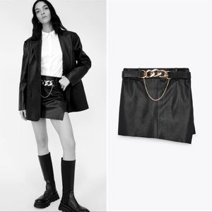 Zara FAUX LEATHER CHAIN BELTED SKORT